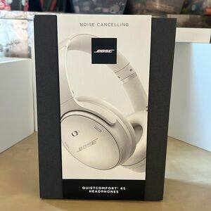Bose noise cancelling quietcomfort 45 headphones. New in box never used